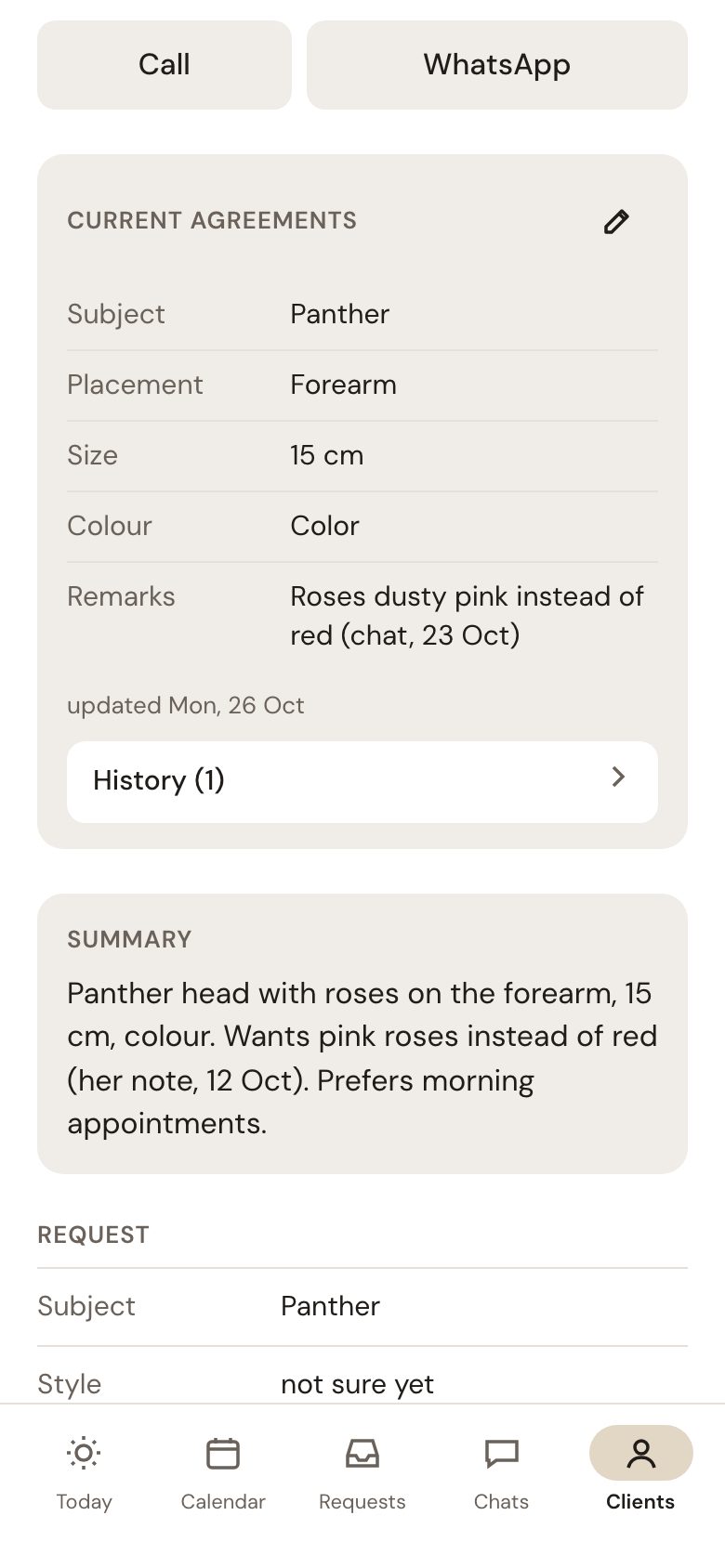 Client card with the current agreements: subject, placement, size, colour and a remark from the chat, plus a short summary.